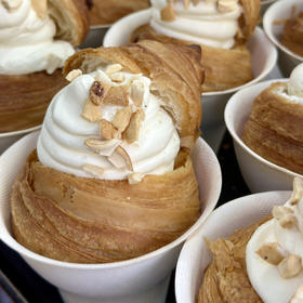 冰淇淋可颂（约14点做好）需自提，及时吃口感最佳