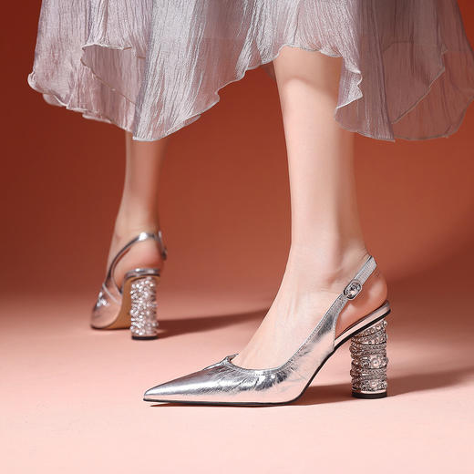 SR291头层牛皮！金色银色高跟鞋女2025新款尖头水钻粗跟后绊带包头凉鞋 商品图1