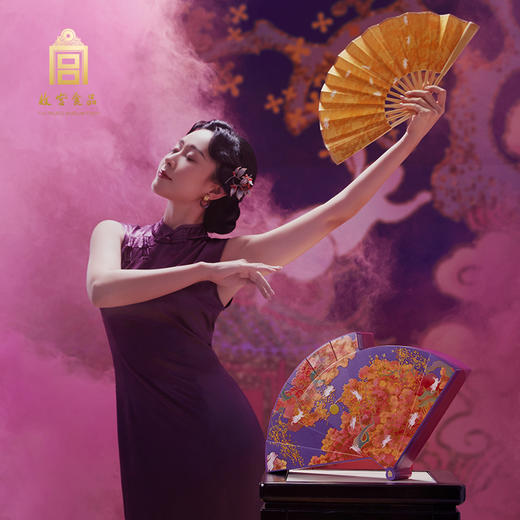 2025中秋朕的心意 彩云追月系列  宫扇盒-瑞彩/羽宴/云彤/480g 宝扇盒-彩云追月红/蓝 908g故宫食品 中秋节月饼礼盒 商品图1