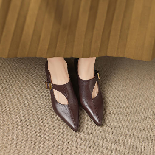 【预售5天】复古舒适软皮小众设计一字扣单鞋女尖头气质中跟镂空英伦小皮鞋JLY&18-740 商品图1