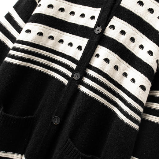 【新颖显品味】100纯山羊绒连帽加厚大衣外套女CYR240157 商品图2