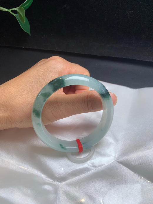 620663，55.5冰飘花手镯 ，种老  整体均匀干净。花色浓郁 商品图5