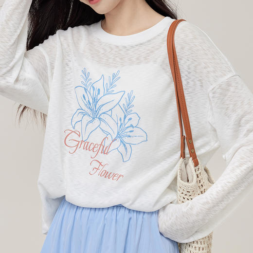 【周末秒杀】熙世界郁金香印花T恤女夏秋薄款2025新款松弛感宽松长袖防晒罩衫 商品图1