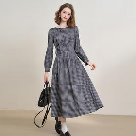 西遇甜美减龄蝴蝶结花边领设计感连衣裙女秋季收腰格纹裙V2551141