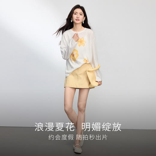 【周末秒杀】熙世界松弛慵懒感印花T恤女长袖2025早秋新款设计感圆领宽松上衣 商品图4