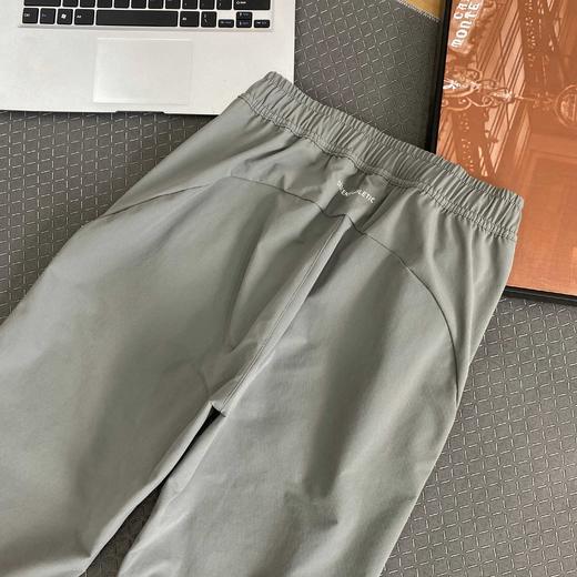 点此购买 迪桑特WOMEN'SRUNNING系列女士梭织运动长裤 QK 326010 商品图12