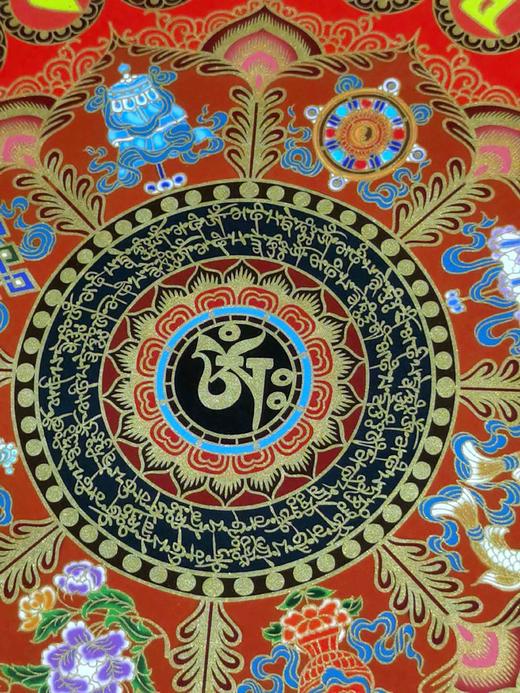 非遗剪纸大师：《六字真言大明咒，八宝吉祥彩唐卡》，520*520mm,配木框，售价：498元。 商品图4