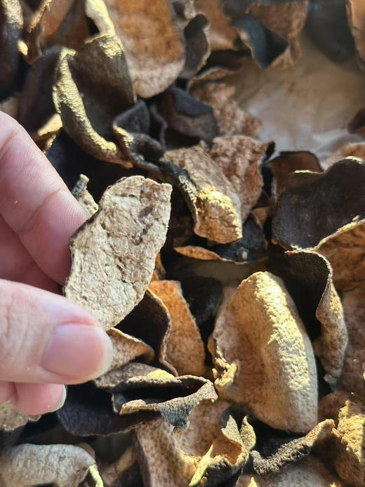 【高品质断皮秒杀]地道新会陈...
回购	这陈皮真的太香了，泡茶真的好喝～ 商品图4