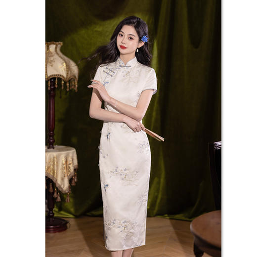 GX绣花缎面长款双层短袖旗袍2025夏新款复古国风年轻款素雅修身旗袍 商品图3