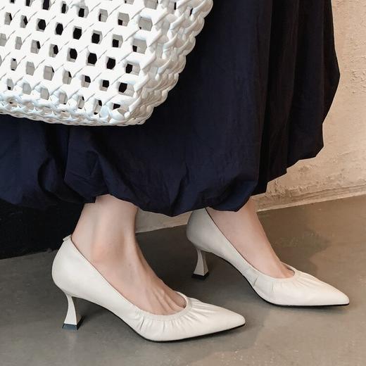 【预售5天】通勤细跟黑色工作鞋秋新款巨软牛皮尖头褶皱高跟鞋DYJ&CX7999-1 商品图3