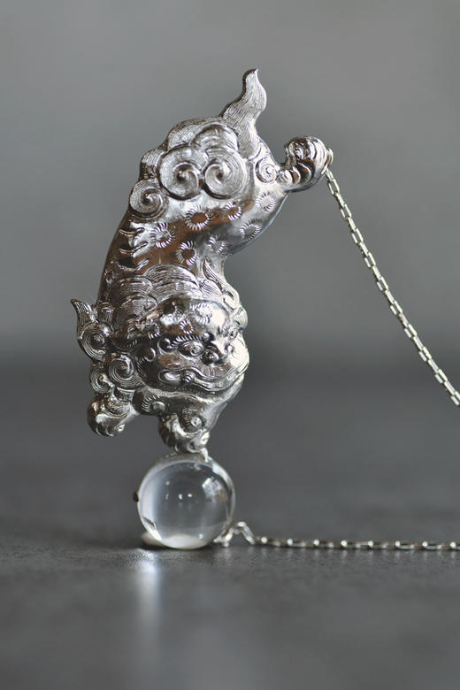 尼泊尔錾刻银狮子滚水晶胸针吊坠两用 商品图2