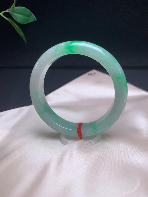 620667，54.7飘阳绿手镯。满圈飘清新阳绿。色非常好。 商品图3