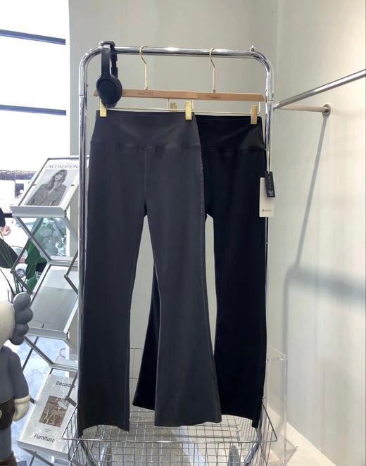 点此购买 LULU露露柠檬女士瑜伽运动打底裤阔腿喇叭裤 ly 326037 商品图0