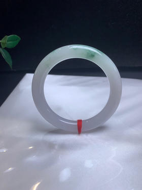 620664，55.3飘花细圆条 ，底妆均匀细腻，一截清新飘花，干净，很素雅