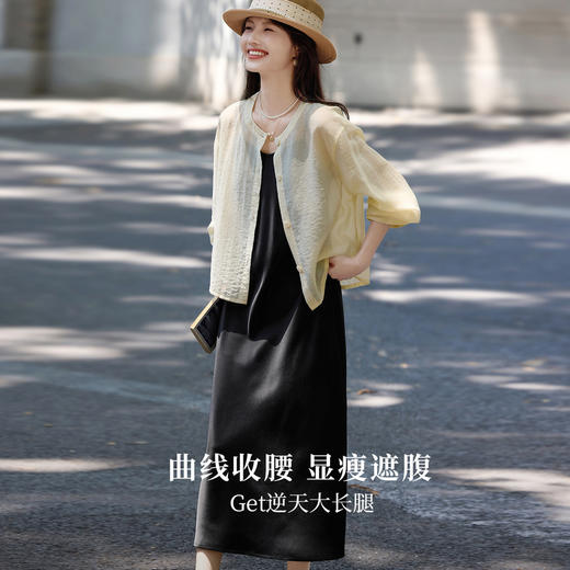 【08/06新品】熙世界法式赫本风缎面吊带裙女2025初秋新款高级感无袖小黑裙内搭 商品图1