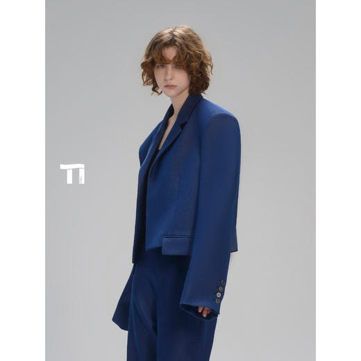 启世录TIWILLTANG“希御漫际”短款挺阔隐闪料增高版外套长裤套装 商品图3