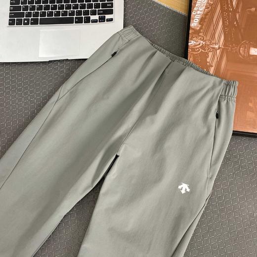 点此购买 迪桑特WOMEN'SRUNNING系列女士梭织运动长裤 QK 326010 商品图8