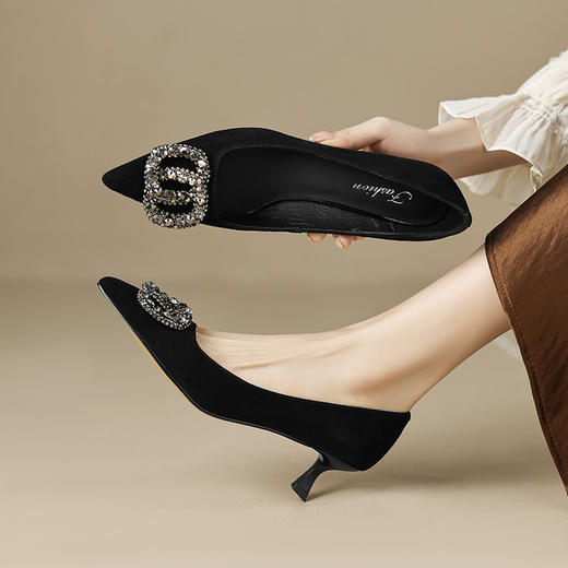 【预售5天】气质水钻真皮羊翻皮单鞋女尖头中跟细跟金属扣浅口低帮磨砂皮YS&0167-0 商品图4