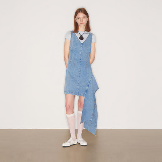 lost in echo2025秋冬新款V领个性不对称活片收腰修身牛仔连衣裙 商品图0