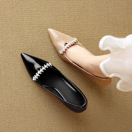 【预售5天】法式优雅秋季新款V口水钻尖头浅口单鞋女羊漆皮宴会高跟鞋DB&M6526 商品图4