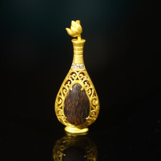 BC.CS5-8.1-5  东马沉水(梅瓶)挂件 ，1.9g 商品图0