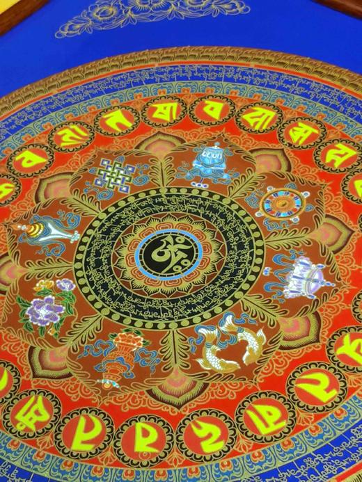 非遗剪纸大师：《六字真言大明咒，八宝吉祥彩唐卡》，520*520mm,配木框，售价：498元。 商品图2