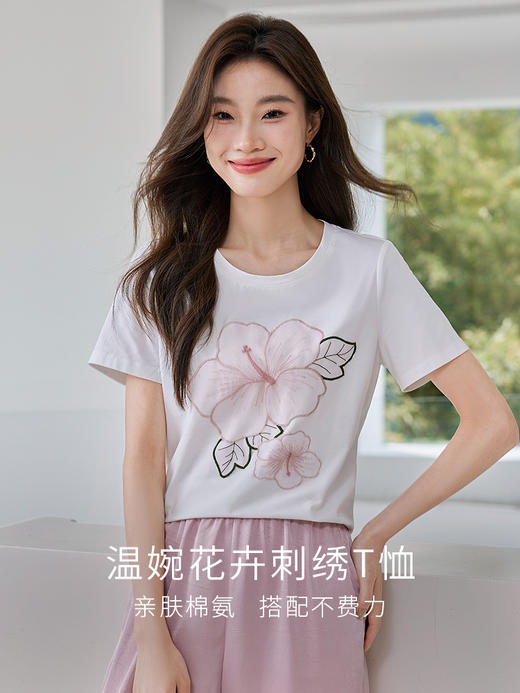 【专属特价】熙世界温婉气质花卉刺绣T恤短袖休闲好看减龄圆领上衣2025夏装 商品图2