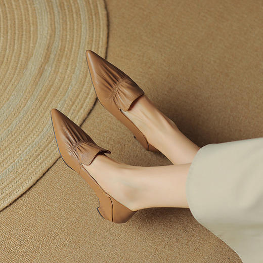 【预售5天】复古羊皮浅口单鞋女春秋新款粗跟真皮尖头褶皱小皮鞋软皮中跟鞋子SSS&5506 商品图3