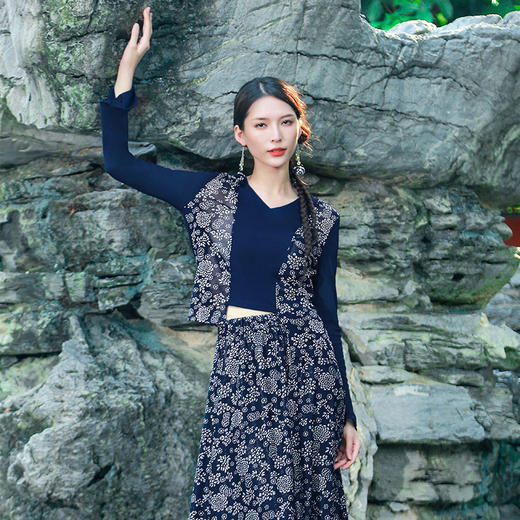 【蓝染印花改良系列】湘宜不规则上衣 | 百搭时尚款 | 现货 商品图2