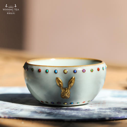 问鼎汝瓷鼎峰系列天青兔首七宝战鼓杯（描金） 商品图0