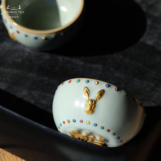 问鼎汝瓷鼎峰系列天青兔首七宝战鼓杯（描金） 商品图4
