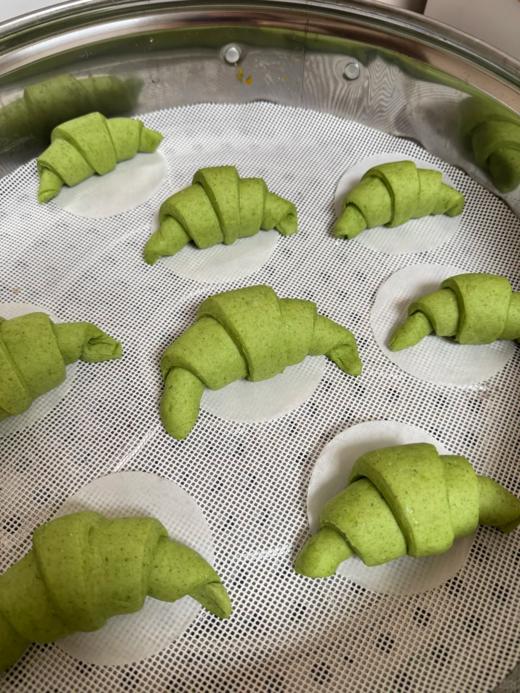 💚 给馒头来点新花样！💰29.9到手3大袋共18枚【随谷 羽衣甘蓝牛角包馒头】🌟比面包软，比包子香😋健康碳水放心吃！早餐新顶流 ✅羽衣甘蓝➕牛角包造型的神仙组合！ 商品图8