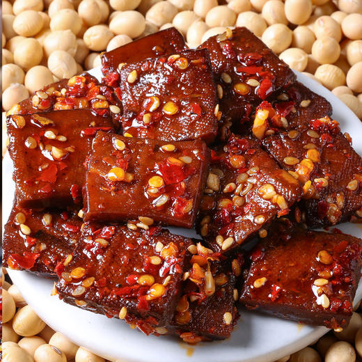 19.9到手5大袋【情儿格格 湖南平江风味酱干】，豆香醇香鲜爽，口感劲道不柴不绵软，嫩滑老练嚼头刚刚好🔥 ✅精选优质黄豆，佐以多种香料，传统酱卤技艺慢火熬制，每片酱干都饱含匠心 商品图13