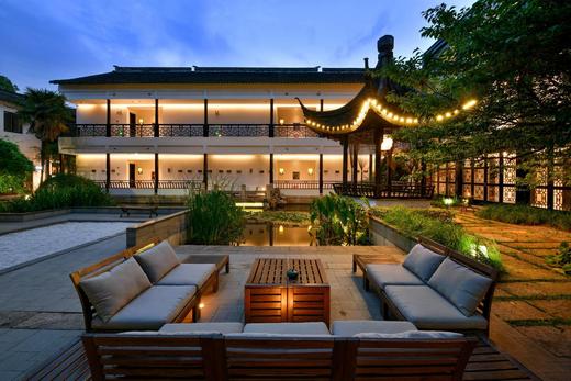 小红书|¥499起/人，连住2晚【苏州同里花间堂・丽则女学】享2早2正，花间小日子活动、满8人享免费棋牌1次！ 商品图0