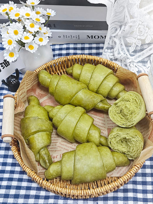 💚 给馒头来点新花样！💰29.9到手3大袋共18枚【随谷 羽衣甘蓝牛角包馒头】🌟比面包软，比包子香😋健康碳水放心吃！早餐新顶流 ✅羽衣甘蓝➕牛角包造型的神仙组合！ 商品图0