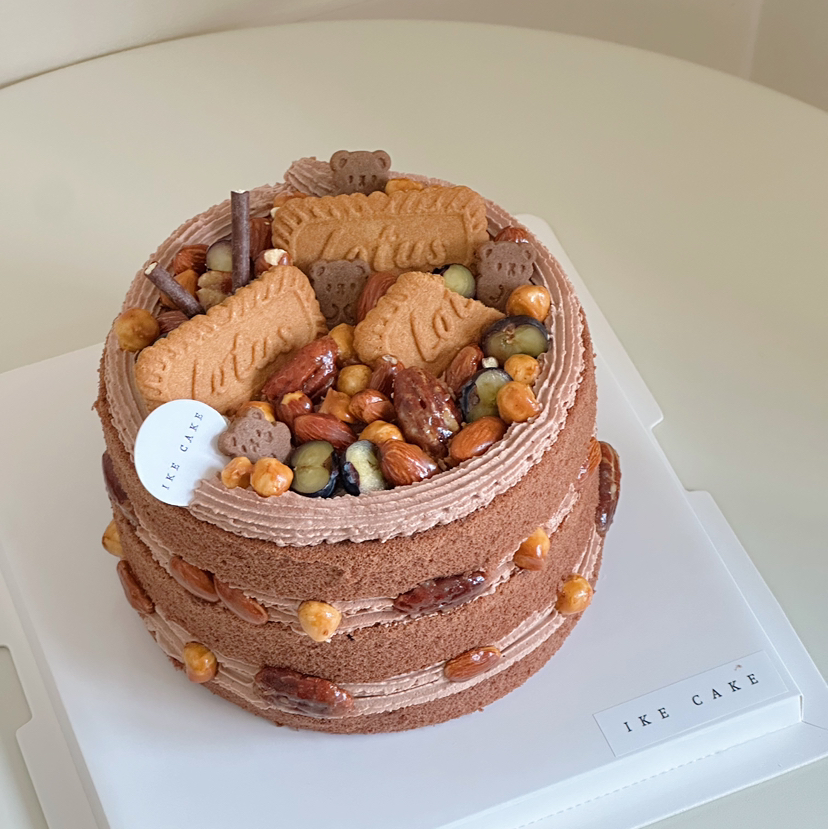 焦糖坚果裸蛋糕（夹心内含坚果！老人、小孩及过敏人士，请谨慎食用！）