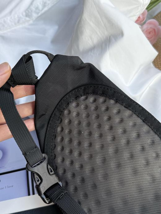 点此购买 始祖鸟granville 3L单肩包防撕裂面料斜挎包腰包 xj 326241 商品图5