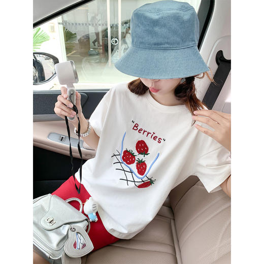 <曾小咸推荐>现货秒杀！微信超特价！甜美风草莓绣花宽松圆领短袖T恤 日常139.99 立减80 秒杀59.99！ 商品图2