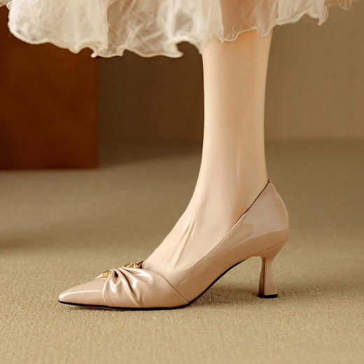 OLDM6515 真皮尖头时尚气质简约休闲水钻浅口单鞋女细跟水钻气质淑女鞋 商品图1