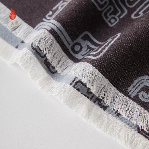 SAINTJOY/上久楷 丝毛长巾 福蟠新生  黑灰色 CJS24003 商品图2