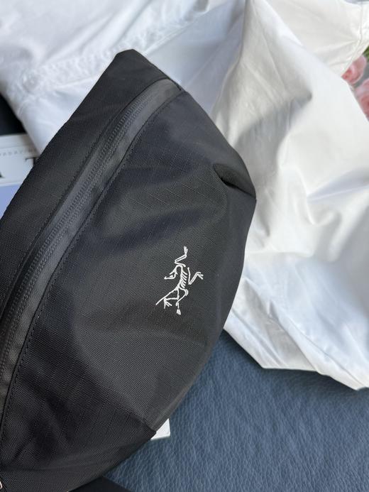 点此购买 始祖鸟granville 3L单肩包防撕裂面料斜挎包腰包 xj 326241 商品图4