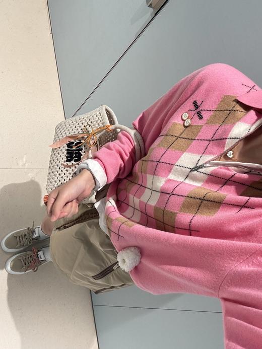 缪缪 25Fw早秋新款 甜味粉撞色菱形半拉链polo领针织衫（ZY*MM） 商品图4