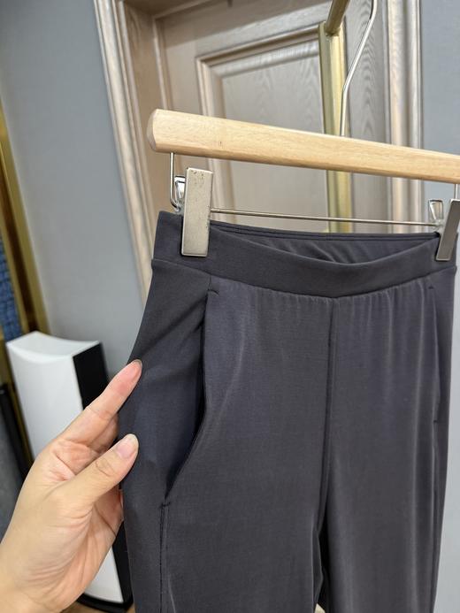 点此购买 lulu露露女士春夏季凉感砂洗垂坠喇叭裤 yw 326158 商品图7