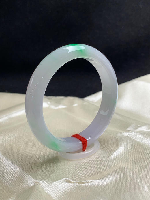 620672，52.7圈口，细糯飘绿正圈平安镯，淡紫底飘阳绿，飘色辣 商品图1