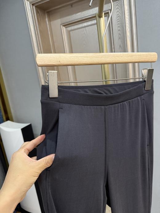 点此购买 lulu露露女士春夏季凉感砂洗垂坠喇叭裤 yw 326158 商品图6