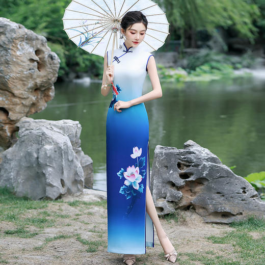 YD-4507高端走秀天蓝色长旗袍2025新款年轻大气显瘦高弹复古舞台表演出服 商品图1