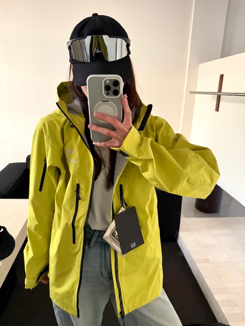 始祖鸟Aha系列SV7代  GORE-TEX Pro 刺绣硬壳冲锋衣（MG）