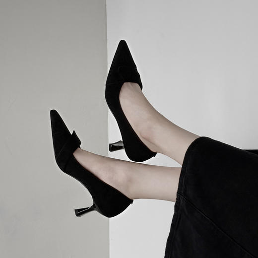 【预售5天】秋季法式复古绒面尖头高跟鞋女浅口细跟职业通勤百搭气质单鞋DQ&DQ9563W 商品图2