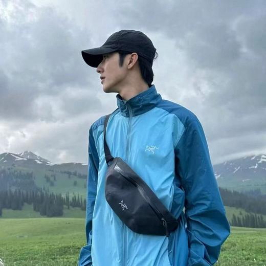 点此购买 始祖鸟granville 3L单肩包防撕裂面料斜挎包腰包 xj 326241 商品图3