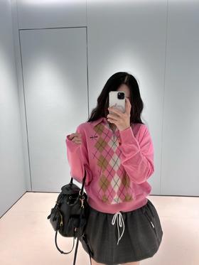 缪缪 25Fw早秋新款 甜味粉撞色菱形半拉链polo领针织衫（ZY*MM）